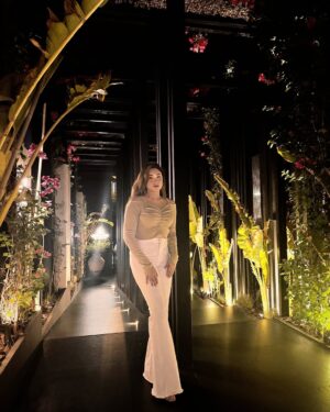 Shameen Khan Instagram - الجمال دا مية مية كلشي مية مية
.
.
.
.
.
#huqqabazuae #huqqabaz  #dxblife🇦🇪 #dubai #nightlifeuae #simple #trendingpost #beautifulgirls #uae #loveisintheair #la #dystinct #arabic #arabicquotes