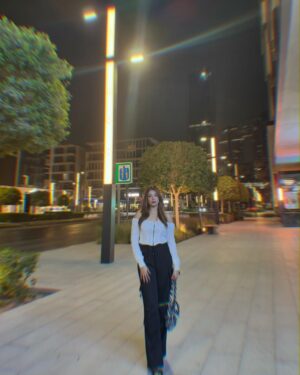 Shameen Khan Instagram - Discovering new opportunities for selflove 🦢 
•
•
•
•
#dxb #citywalkdubai #dubailifestyle #selflove #citywalk #uae #hair #heels #shien #lookoftheday