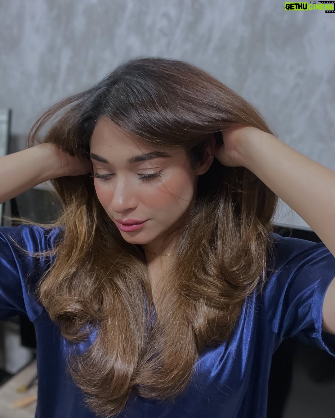 Shameen Khan - 1.8K Likes - Can’t hear negativity over the volume of my hair 💁🏼♀️
#hair #gooddaylady #uae #lifequotes #fyp #hairstyles #girls #instagram #instamood