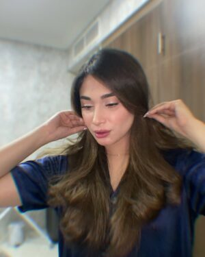 Shameen Khan Instagram - Can’t hear negativity over the volume of my hair 💁🏼‍♀️

#hair #gooddaylady #uae #lifequotes #fyp #hairstyles #girls #instagram #instamood