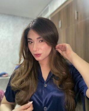 Shameen Khan Instagram - Can’t hear negativity over the volume of my hair 💁🏼‍♀️

#hair #gooddaylady #uae #lifequotes #fyp #hairstyles #girls #instagram #instamood