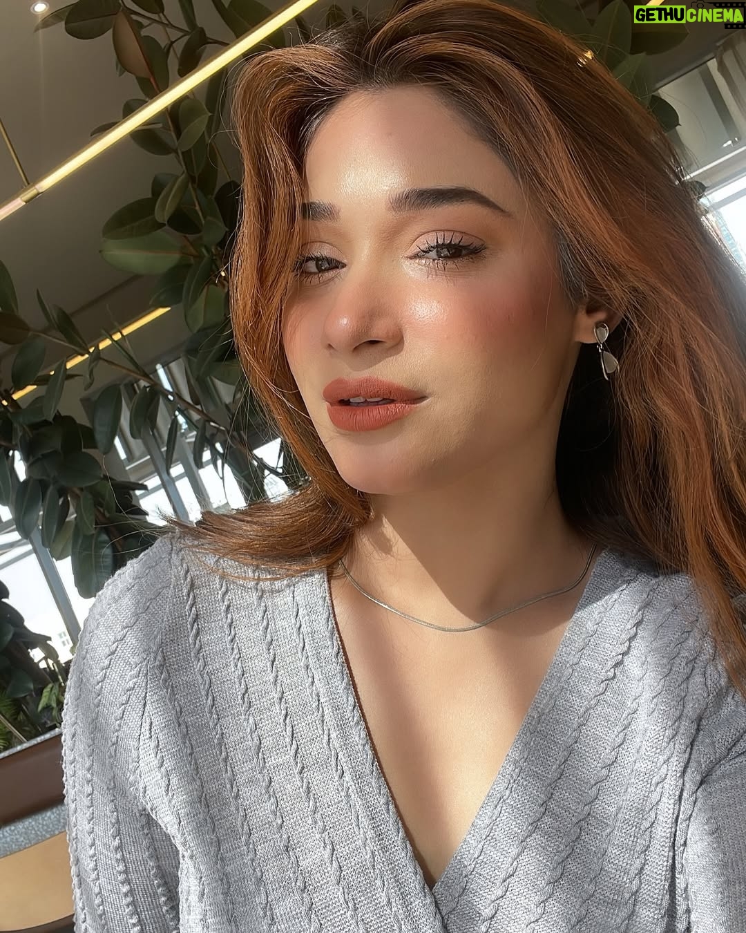 Shameen Khan - 2.9K Likes - Iced pumpkin spice latte 🎃
.
.
.
.
#dxb #newyear #2025 #coffee #fyp #instagramers #newlife #newday #iamfeelinggood #shameenkhan #beauty #clearskin #shameenkhan