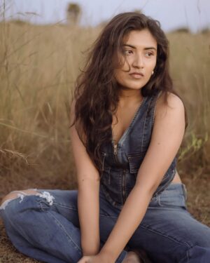 Shamni Mahe Instagram - Getting lost in the haze

Photographer: @francisxavier_official 🤎