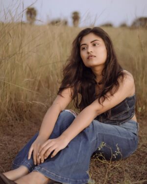 Shamni Mahe Instagram - Getting lost in the haze

Photographer: @francisxavier_official 🤎