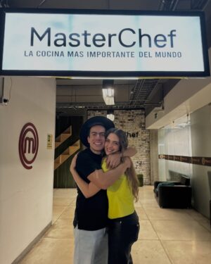 Shany Nadan Instagram - Esto es MasterChef Celebrity 💛🔥

Aquí algunos fragmentos de los momentos compartidos, de la camaradería, de las amistades que nacieron y se fortalecieron. MasterChef ha sido una experiencia intensa y hermosa, llena de desafíos, aprendizajes y risas dentro y fuera de cámaras.

Cada persona dejó su huella en este camino y, más allá de la competencia, lo que realmente importa es todo lo que vivimos juntos. Los quiero con todo mi ♥️

Gracias a quienes hicieron de esta aventura algo único. 💛✨

#MasterChefCelebrityEcuador #mccelebrityec