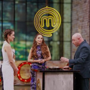 Shany Nadan Instagram - ¡Estamos en el top 6! 🔥

Subimos al balcón con “Antes muerta que sencilla”, un fideuá nacido de la creatividad, la recursividad y la pasión por hacer que cada ingrediente cuente. La cocina me ha enseñado que no se trata de lo que tienes, sino de cómo lo usas.

45 minutos, pocos ingredientes y muchas ganas… y aquí estamos. ¡Seguimos en la lucha! 💪🏼✨

Estén atentos que pronto les subiré receta de esta delicia 🤤