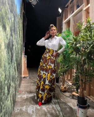 Sharam Diniz Instagram - O meu pai dizia, família são os nossos amigos por obrigação. 🤭
Como em todas as famílias, temos as nossas diferenças… Dias ferozes e de alguns atritos mas no final, estamos lá umas para as outras. Dizer que me deixo inspirar pela forma peculiar de cada uma, seria uma declaração de amor. 🤪
Obrigada por tantas emoções, pelas lágrimas e sorrisos. 🥹😮‍💨
Graças a vocês sou exatamente, tudo o que sempre quis ser. ❤️

#Afazenda #Tvi