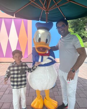 Sharmila Faruqui Instagram - In the world of fantasy and dreams - EuroDisney - always keep dreaming 🎉 magic is everywhere