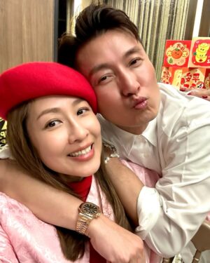 Sharon Chan Man-Chi Instagram - 年初二🎆睇煙花
多謝家豪哥的邀請
大人細路都好開心🤩
