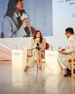 Sharvari Wagh Instagram - 🤵🏻‍♀️♥️

Thankyou @etbrandequity for making me a part of such an inspiring summit 💫