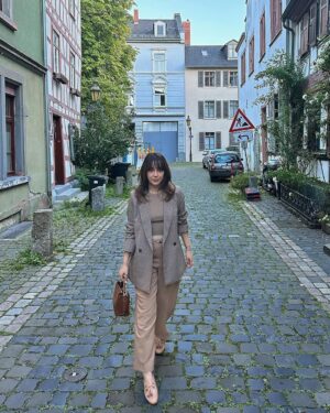 Shazia Naz Instagram - A day trip to Frankfurt old town Höchst you must👇🏻

Walk through medieval streets, historical landmarks and  captivating architecture (wear comfortable shoes)
Try German comfort food with local twist
Enjoy cozy cafe (Frau Grau or Schlosscafé Höchst)
Walk along the river bank.
Feel authentic local vibe at Hochster Market (Tuesday, friday, Saturday)
Attend annual castle festival in summers (june/july)

Fascinating history 
Survived 2nd world war without any significant damage 
Preserved as a site of historic interest 

P.S.  beautiful Hochst town is worth few visits to explore everything 

#shazianazkhan #frankfurthöchst #frankfurtammain #daytrip #visitgermany #europedestinations #placestovisit