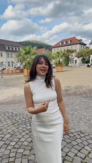 Shazia Naz Instagram - I would want myself 🦢✨

.
.
.
.
.
.

#shazianazkhan #stylereels #minimaloutfit #europetravels #wearthisnext