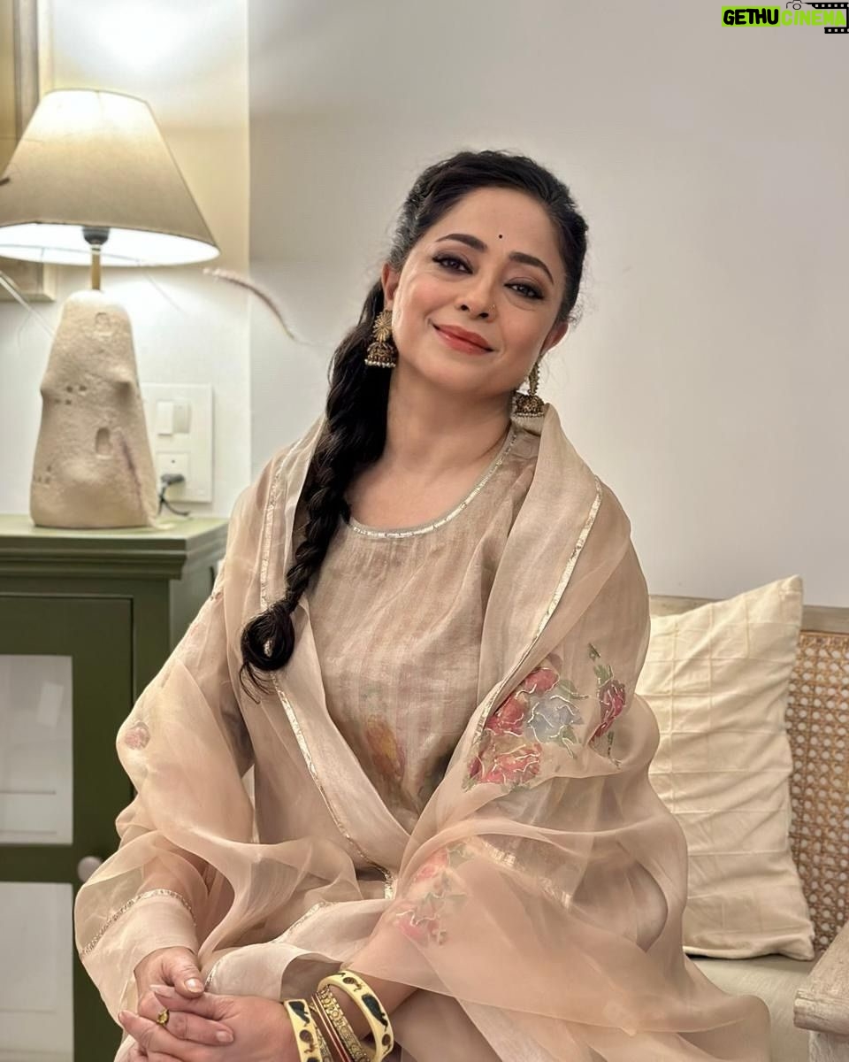 Sheeba Chaddha - 5.1K Likes - #kaushaljivskaushal screening
Outfit @ekaco
Earrings @sangeetaboochra
Stylist @devrajdas_styles
Assistant @choudharyymuskan
Represented by @timestalent @rishubartaria @deycantcompare
Makeup @_artistriya_
Hair @darshana.hairstyles
#KaushaljisVSKaushal
#KaushaljisVSKaushalOnJioHotstar streaming on Feb 21 only on #JioHotstar
@ashutosh_ramnarayan @pavailgulati @talwarisha @seemapdesai @officialjiostudios #JyotiDeshpande @umesh_shukla_official @ashishwagh7 @paragdesai9 @mumbaitalkeez @mgr_studios @sampadawagh @timesmusichub @denverformen