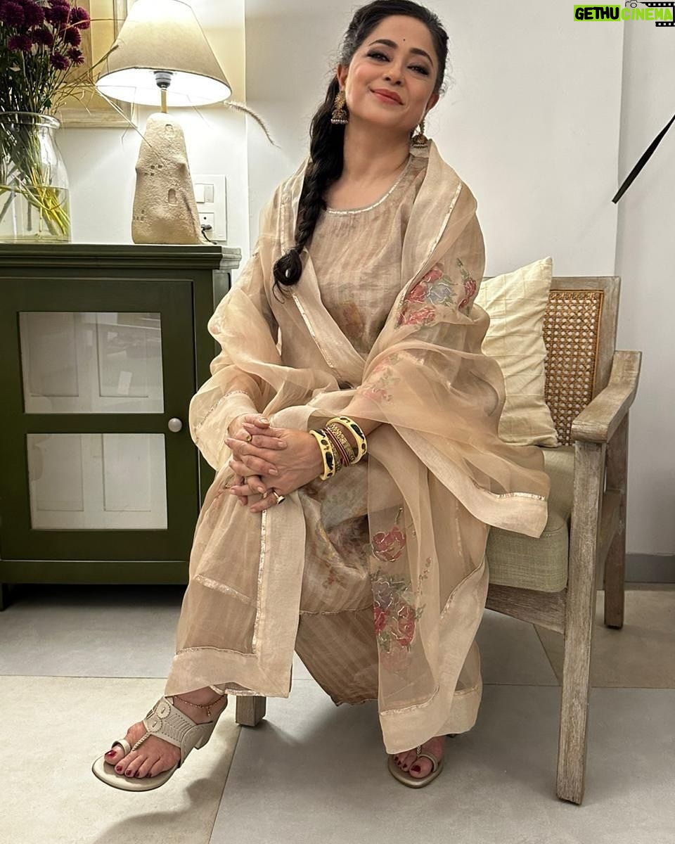 Sheeba Chaddha - 5.1K Likes - #kaushaljivskaushal screening
Outfit @ekaco
Earrings @sangeetaboochra
Stylist @devrajdas_styles
Assistant @choudharyymuskan
Represented by @timestalent @rishubartaria @deycantcompare
Makeup @_artistriya_
Hair @darshana.hairstyles
#KaushaljisVSKaushal
#KaushaljisVSKaushalOnJioHotstar streaming on Feb 21 only on #JioHotstar
@ashutosh_ramnarayan @pavailgulati @talwarisha @seemapdesai @officialjiostudios #JyotiDeshpande @umesh_shukla_official @ashishwagh7 @paragdesai9 @mumbaitalkeez @mgr_studios @sampadawagh @timesmusichub @denverformen