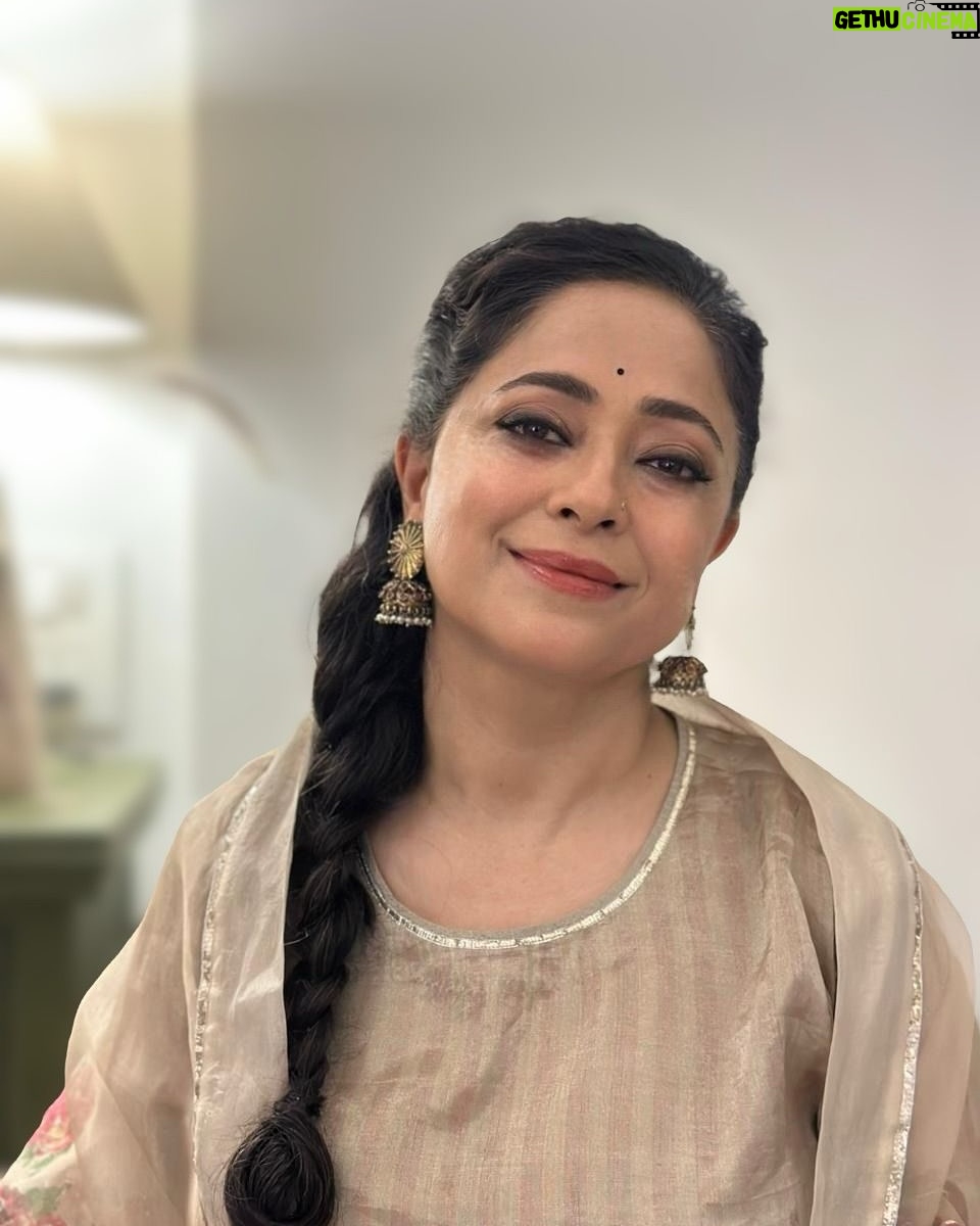 Sheeba Chaddha - 5.1K Likes - #kaushaljivskaushal screening
Outfit @ekaco
Earrings @sangeetaboochra
Stylist @devrajdas_styles
Assistant @choudharyymuskan
Represented by @timestalent @rishubartaria @deycantcompare
Makeup @_artistriya_
Hair @darshana.hairstyles
#KaushaljisVSKaushal
#KaushaljisVSKaushalOnJioHotstar streaming on Feb 21 only on #JioHotstar
@ashutosh_ramnarayan @pavailgulati @talwarisha @seemapdesai @officialjiostudios #JyotiDeshpande @umesh_shukla_official @ashishwagh7 @paragdesai9 @mumbaitalkeez @mgr_studios @sampadawagh @timesmusichub @denverformen