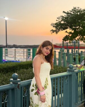 Sheena Shahabadi Instagram - Create your own sunshine.  #thailandcruise  #happyholidays  #actresslife pic credit : husband 📷