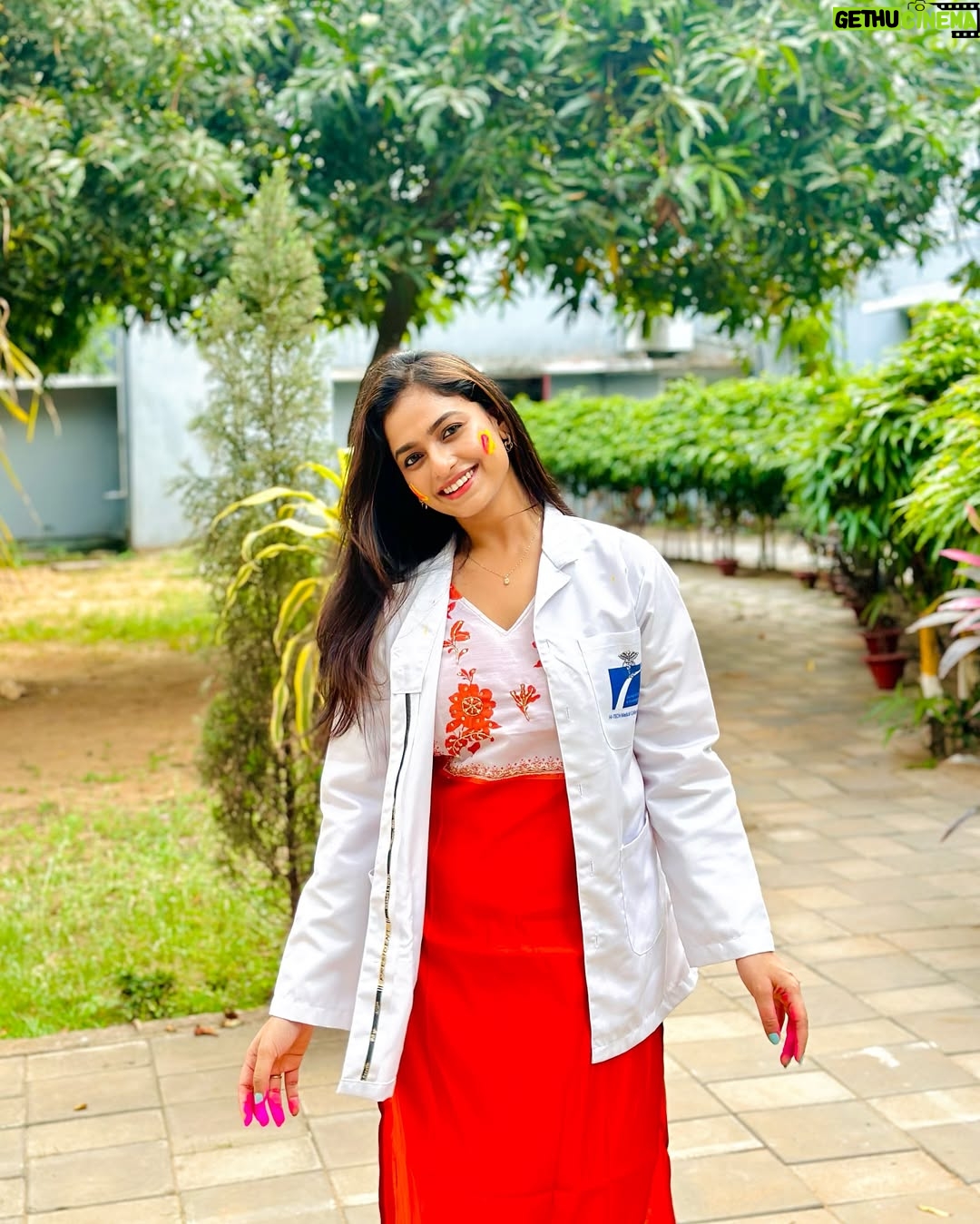 Sheetal Patra - 45.1K Likes - Holi-fied just before the Med exams stress…That’s how aprons meet holi hues!😆🥼💕
Happppyyyy Holi everyone!!💖🌸🌈 🦋🦄🧡
#holi2025 #medicolife #colours #examsahead