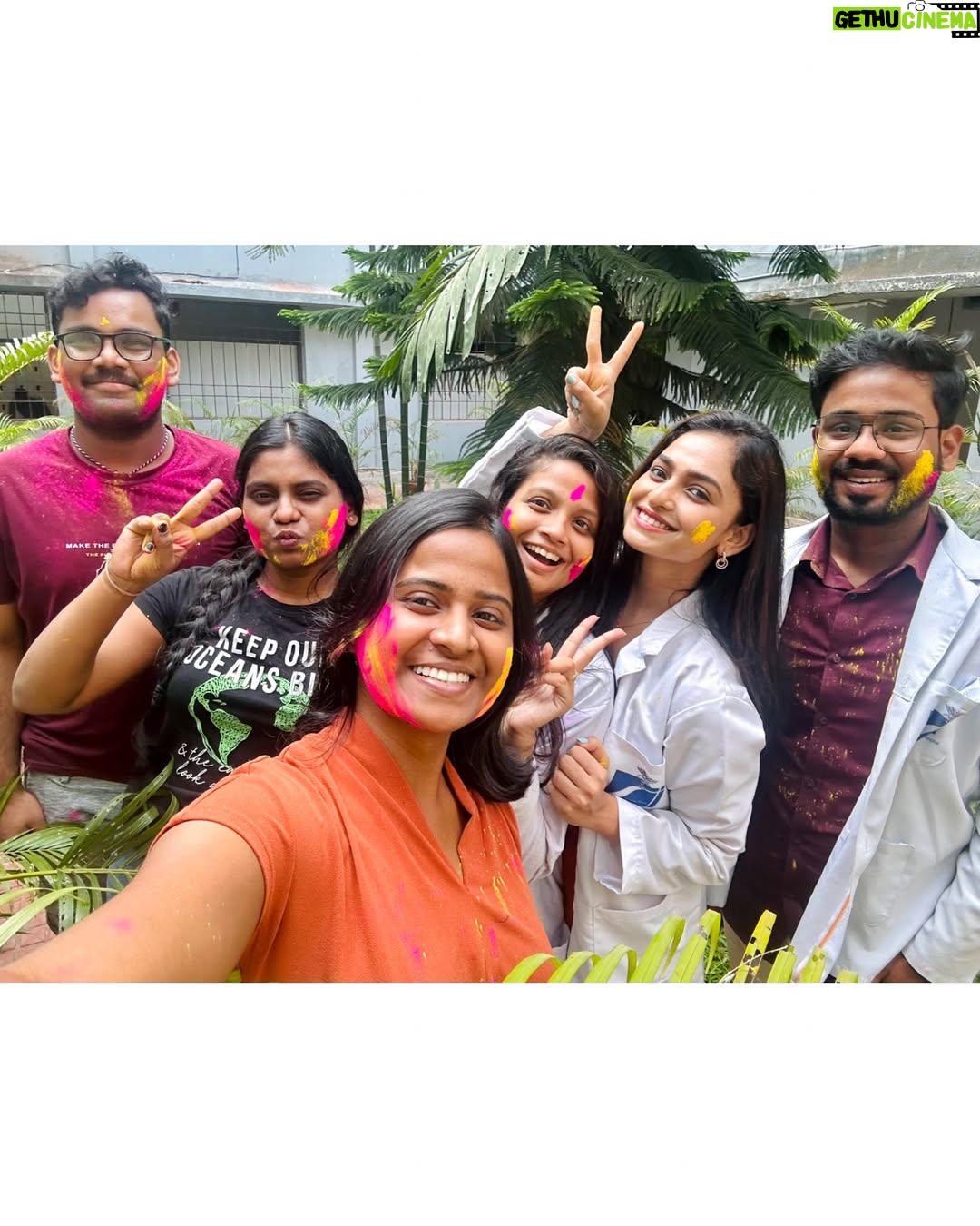 Sheetal Patra - 45.1K Likes - Holi-fied just before the Med exams stress…That’s how aprons meet holi hues!😆🥼💕
Happppyyyy Holi everyone!!💖🌸🌈 🦋🦄🧡
#holi2025 #medicolife #colours #examsahead