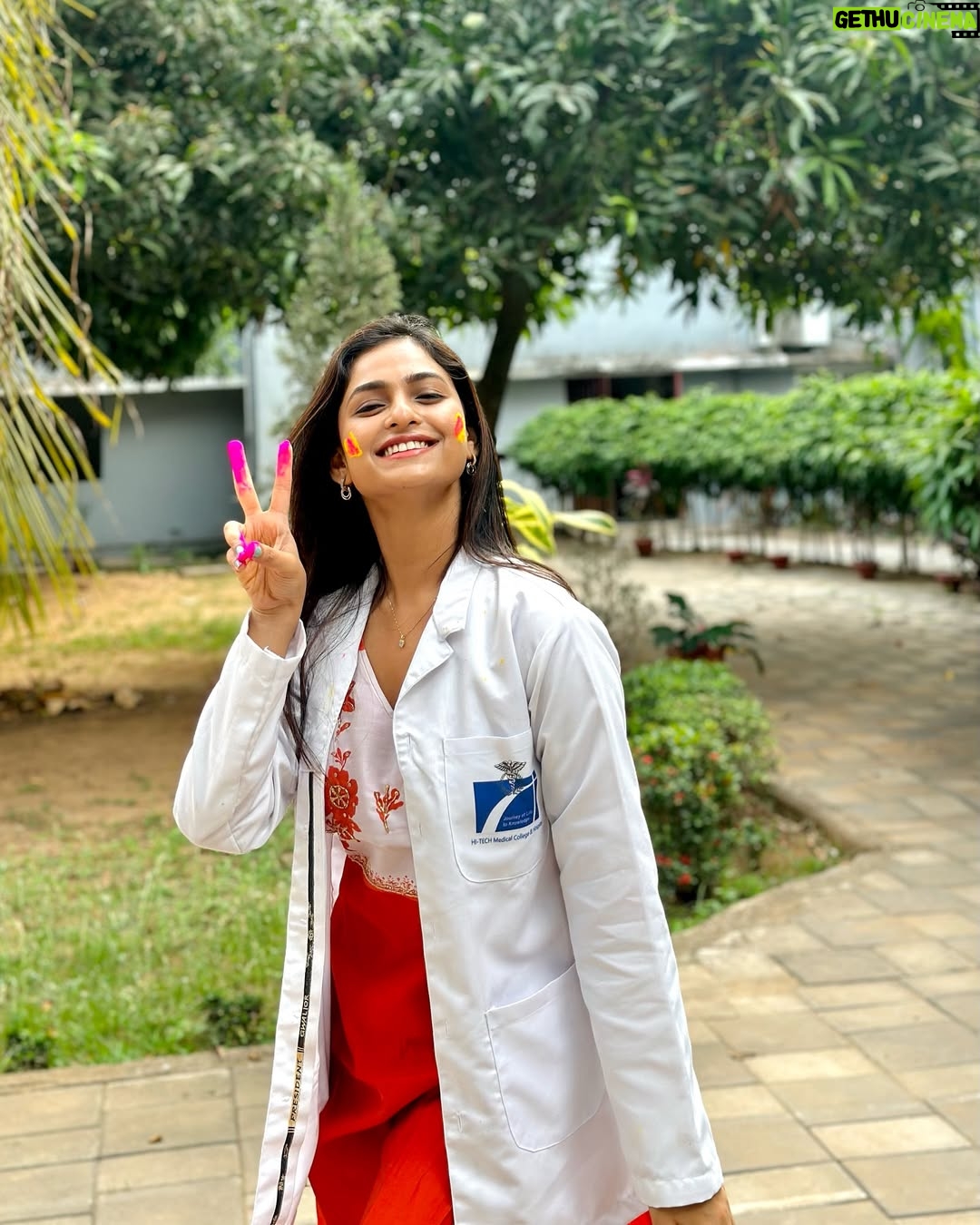 Sheetal Patra - 45.1K Likes - Holi-fied just before the Med exams stress…That’s how aprons meet holi hues!😆🥼💕
Happppyyyy Holi everyone!!💖🌸🌈 🦋🦄🧡
#holi2025 #medicolife #colours #examsahead