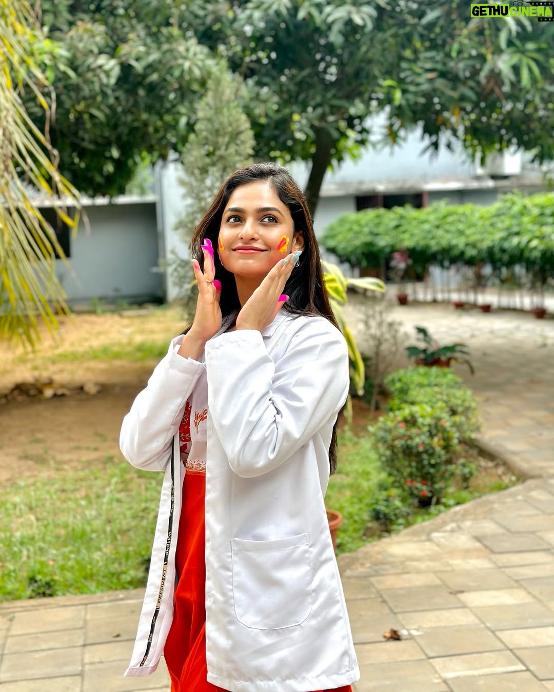 Sheetal Patra - 45.1K Likes - Holi-fied just before the Med exams stress…That’s how aprons meet holi hues!😆🥼💕
Happppyyyy Holi everyone!!💖🌸🌈 🦋🦄🧡
#holi2025 #medicolife #colours #examsahead