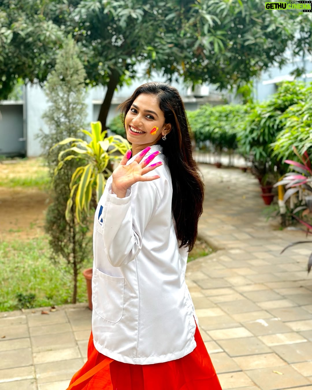 Sheetal Patra - 45.1K Likes - Holi-fied just before the Med exams stress…That’s how aprons meet holi hues!😆🥼💕
Happppyyyy Holi everyone!!💖🌸🌈 🦋🦄🧡
#holi2025 #medicolife #colours #examsahead