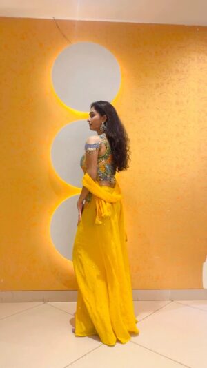 Sheetal Patra Instagram - Ye hawayein, ye weather dekh ke dance mood mein aa gayi!!😆🌻