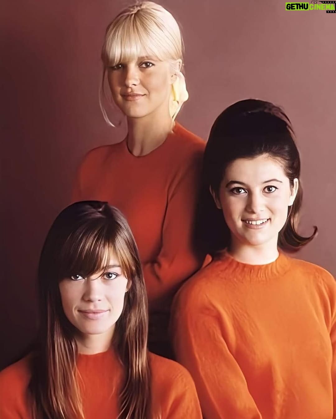 Sheila - 1.5K Likes - #Repost @alisterschnock
・・・
La Sainte Trinité.
(photo :@jeanmarieperierofficial) @sheila_artiste_officiel @francoise_hardy__collection @sylvievartanofficial #schnock #sheila #francoisehardy #sylvievartan #sixties