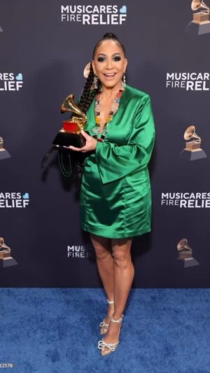 Sheila E. Instagram - Thank uuuuuuuuuuuu To God be the glory in all things.  Thank u team, all of u. La familia. 🙏🏽🌹💕 @gloriaestefan @officiallynnmabry @iacheveres @misslamoore @glambynatalie iris smith @mimysuccar @tonysuccar