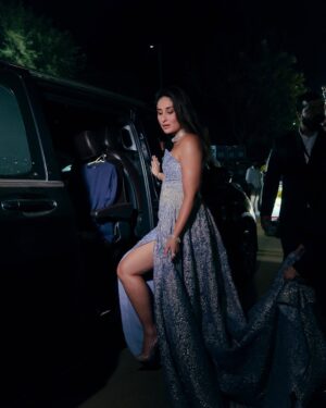 Shereen Sikka Instagram - @kareenakapoorkhan in @tonywardcouture @aquazzura and @bvlgari last night for @iifa 

with my @shereenlovebug and @sanyakapoor 

Style team- @stylebyvanshika @sananver @niyatiij @faisalbhattiofficial
Captured by- @thirddimension
Glam by- @savleenmanchanda @bbhiral 
My Management @alisha5dave 
Kareena with @versis_entertainment @nainas89
