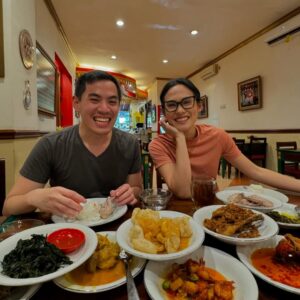 Sheryl Sheinafia Instagram - kita mirip ngga?

fight - eat - 🤼‍♀️ - 🍗

📷 @willymulyadi27