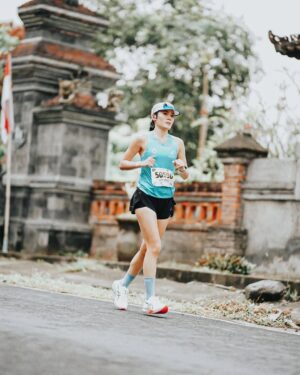 Sheryl Sheinafia Instagram - virgin half marathon done and dusted 👋 this was part of my long run training for the big marathon in Sydney, and wow, what a route! so many challenging elevations, but that’s exactly what i love—pushing through and coming out stronger on the other side.

a huge thank you to @rexona_id @asicsid @__madeforwomen__ @motiva.performance my coaches @fauzannhzm @andriyanto.run @doc.veratanu my loves @sheinafiaz @safe.space.studios @tangerun.club @yoanacrystal @hannafatiha @_.nayla @noviati_ng @michelleaaudrey @angelicalaras @marrisawidiyanti @sotaf1022 @abiyogst @saraleatunas @taaaufiik for the love 😭

how was your experience? would love to hear your stories! ❤️

📷 @adnansigit_ @liebhart 

#MoveHerMind #MoveYourMindwithASICS