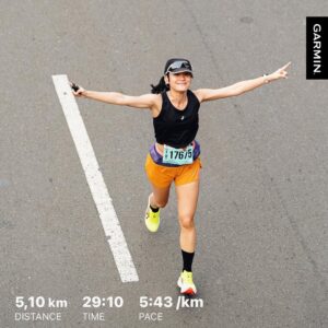 Sheryl Sheinafia Instagram - 5K PB ✨🚀

terima kasih buat rute yang familiar @jakartarunningfestival 🫨 clean route, endless cheering, and so many embarrassing pictures 🙏🏻 (refer to slide 2... there are a lot more from where that came from) but overall, i loved it!

yang besok masih HM dan FM see you in the entertainment stage at 8.30-9.30 AM, let's dance. 💃🏻 🪩