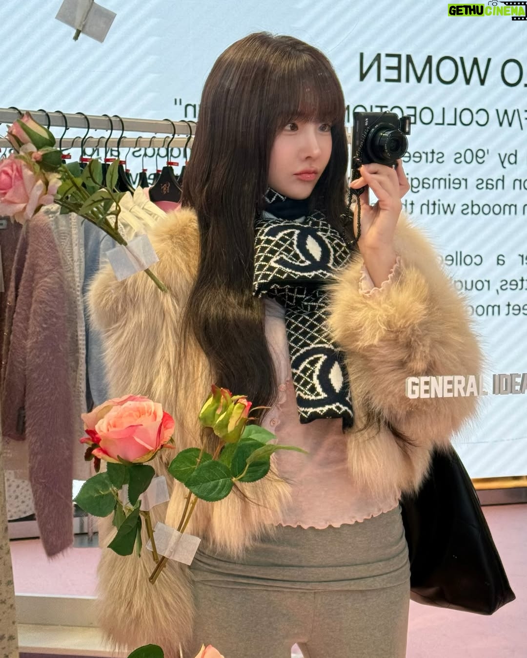 Shin Sae-rom - 2.9K Likes - 🌷🌹🌷