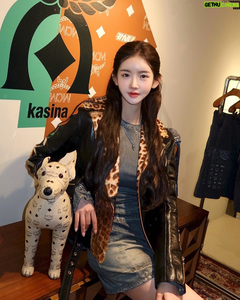 Shin Sae-rom - 15.4K Likes - HA:US by MCM x KASINA
하이엔드 스트릿 감성의 한정판 콜라보 제품들을
압구정 로데오에서 만나보세요 🤎
2025.03.09(일) ~ 15(토)
11:00 - 20:00
서울시 강남구 언주로 168길 29
#mcm #엠씨엠 #mcmworldwide #카시나 #kasina #팝업