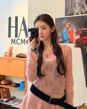 Shin Sae-rom Instagram - HA:US by MCM x KASINA 
하이엔드 스트릿 감성의 한정판 콜라보 제품들을 
압구정 로데오에서 만나보세요 🤎

2025.03.09(일) ~ 15(토) 
11:00 - 20:00
서울시 강남구 언주로 168길 29 

#mcm #엠씨엠 #mcmworldwide #카시나 #kasina #팝업