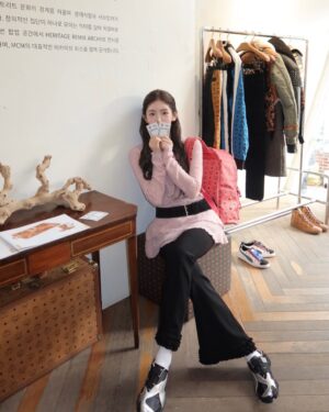Shin Sae-rom Instagram - HA:US by MCM x KASINA 
하이엔드 스트릿 감성의 한정판 콜라보 제품들을 
압구정 로데오에서 만나보세요 🤎

2025.03.09(일) ~ 15(토) 
11:00 - 20:00
서울시 강남구 언주로 168길 29 

#mcm #엠씨엠 #mcmworldwide #카시나 #kasina #팝업