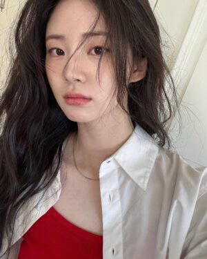 Shin Si-a Instagram - 따뜻하고 행복했던 촬영 💐