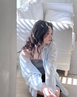 Shin Si-a Instagram - 따뜻하고 행복했던 촬영 💐