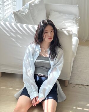 Shin Si-a Instagram - 따뜻하고 행복했던 촬영 💐