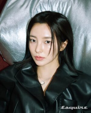Shin Su-hyun Instagram - @esquire.korea 🥳