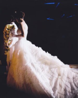 Shin Yazawa Instagram - ♡

結婚18年が経ち
19年目に突入です🫧

19歳で出会って
25歳で結婚しました♡

仕事への向き合い方や熱意
子どもたちとの関わり方
わたしへの想い
家族を大切にしてくれるところ
全てに尊敬してます✨

出会ったころの私の直感びびび
間違いじゃなかった💖

#感謝の日々
#いつも有難う
#結婚18年
#結婚19年目
#らぶあんどぴーす

※2枚目の写真は2008年の結婚式☆