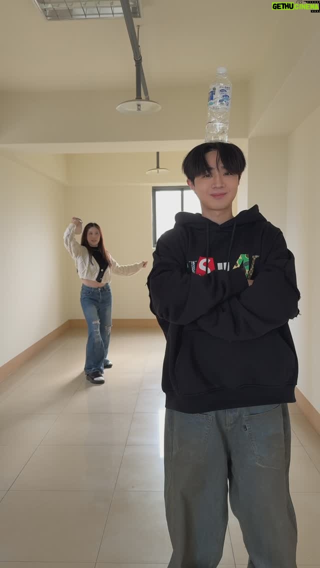 Shining - 4.4K Likes - 你擊碎了我的信任
id:yuchenn_tarot (IG)
#情侶 #情侶日常 #翻拍 #funny #couple