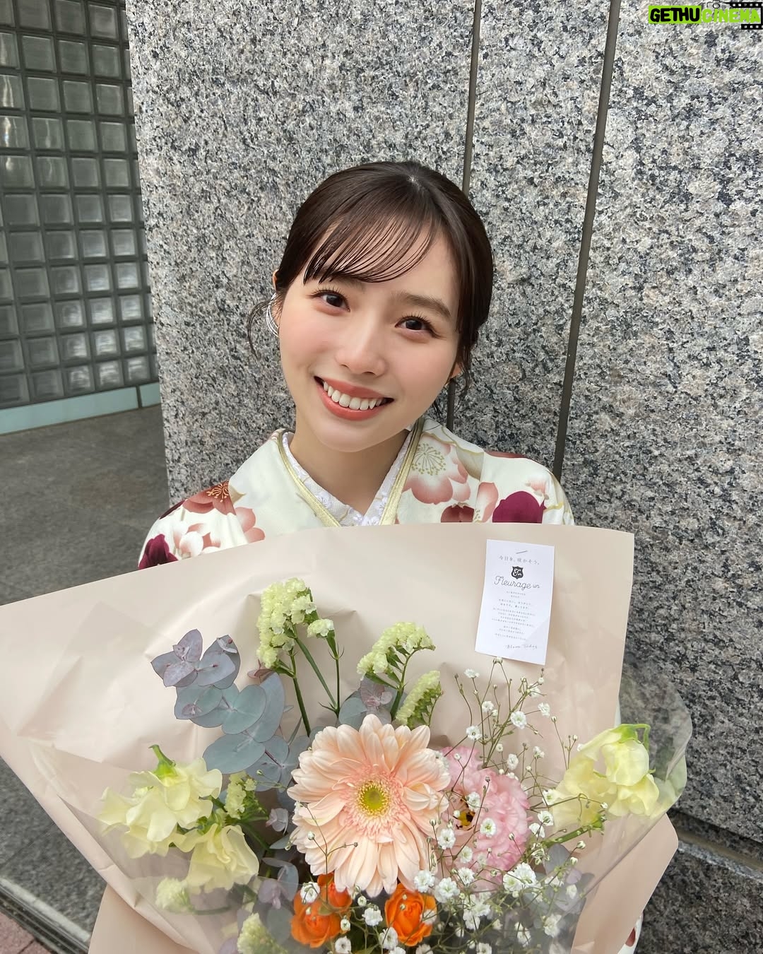 Shiori Akita - 22.8K Likes - ㅤ
大学を卒業しました!
仕事との両立が難しく休学を考えたこともありましたが、なんとか無事に4年で卒業することができてとても嬉しいです🎓🌸
最後の1年、単位がまだまだたくさん残っていて、4年での卒業は無理かと諦めかけたこともありました。ですが、仕事の合間に大学に通い詰め、卒論も書き終え、無事!卒業することができました😭
これまで仕事と学業の両立を支えてくださった事務所の方々、先生方、家族に感謝の気持ちでいっぱいです。
これからはお仕事一本!皆様によりよい姿をお見せできるように頑張ります💪🏻✨