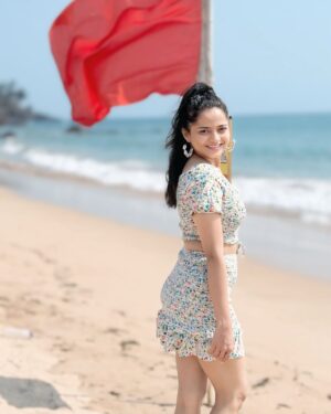 Shivali Parab Instagram - Happiness is a choice 
Choose it every day ✨ 
.
#shivaliparab #kalyanchichulbuli #love #beach🌊 #vibes #positivevibes #happyness