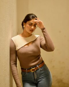 Actress Shivani Narayanan HD Photos and Wallpapers March 2025