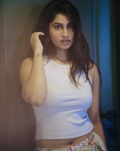 Actress Shivani Narayanan HD Photos and Wallpapers September 2025