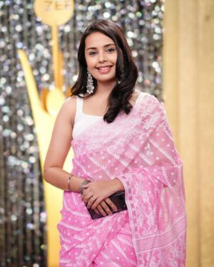 Shivani Rangole Instagram - Zee Natya Gaurav 2025 @rangshivani 🩷🤍

बघा झी नाट्य गौरव 2025 | 30 मार्च | 6 PM

#rangshivani #ZeeNatyaGaurav2025 #RedCarpet #sameergawdephotography #zeenatyagaurav