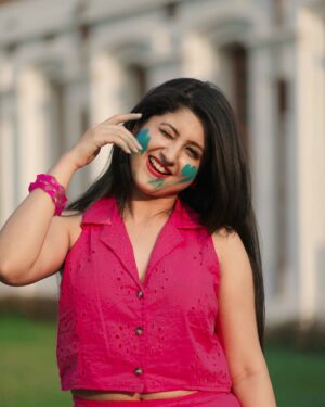 Shivani Sangita Instagram - Happpyyyyyy Holiiiiiiiii 🩷🩵

📸 @sk_azhar_ali thank you for such beautiful clicks😍