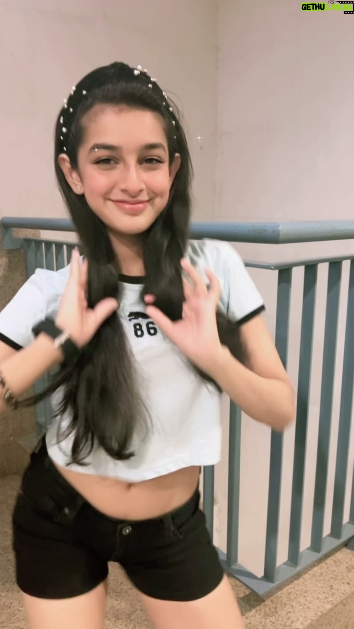 Shivika Rishi - 24.2K Likes - Trend On..👀✌🏻🧨
#trend #reels #explore #viral #shareforshare #instagram #dancerreels #viralreels