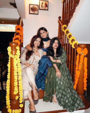 Shivvani Paatil Instagram - Celebrating love and light with my girls 🪔✨❤️ Wearing @saakshakinni 💙